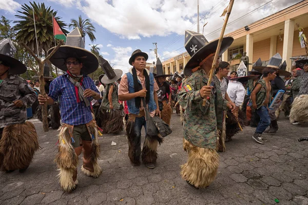 Inhemska kichwa män Inti Raymi sommarsolståndet Celebration Ecuador — Stockfoto