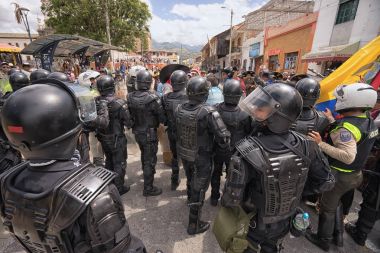 24 Haziran 2017 Cotacachi, Ecuador: çevik kuvvet polisi Inti Raymi görev geçit yaz gündönümü at