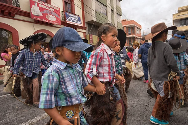 24 Haziran 2017 Cotacachi, Ecuador: Inti Raymi yerli kichwa çocuklara yaz gündönümü geçit töreni