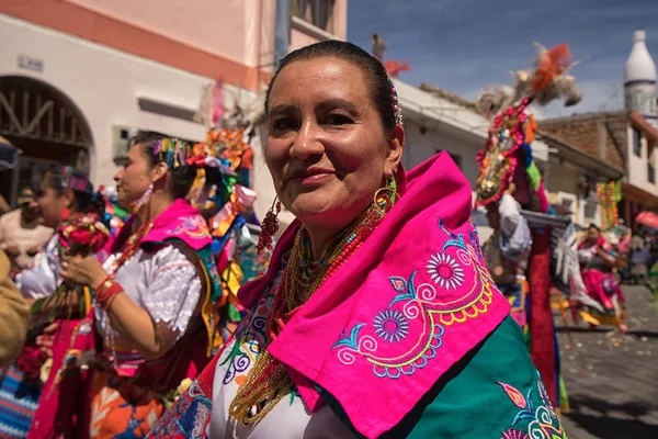 Indigenous kichwa woman in colourful clothing — Stock Photo, Image