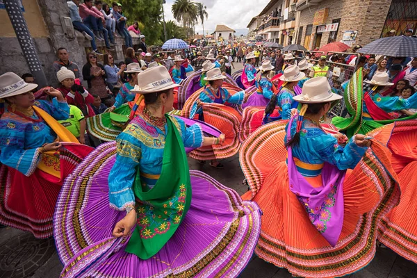 Танцовщицы на параде Корпус-Кристи в Эквадоре — стоковое фото