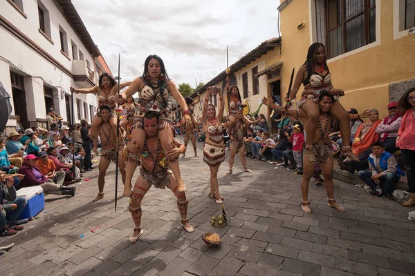 Tancerze Street w uroczystość Bożego ciała w Pujili, Ekwador — Zdjęcie stockowe