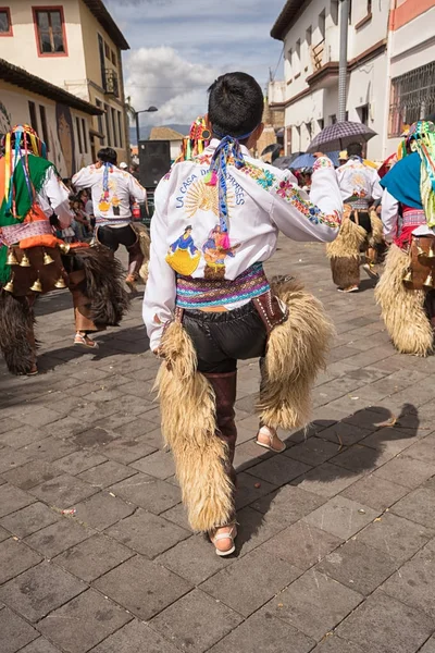 Street dancers at Corpus Christi celebration in Pujili, Ecuador — Stock Photo, Image