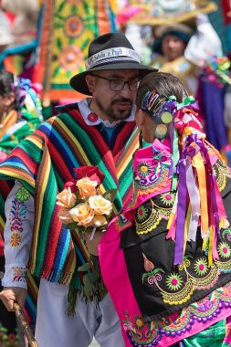 17 Haziran 2017 Pujili, Ecuador: yerli kichwa erkek ve kadın Inti Raymi geçit töreninde geleneksel giyim