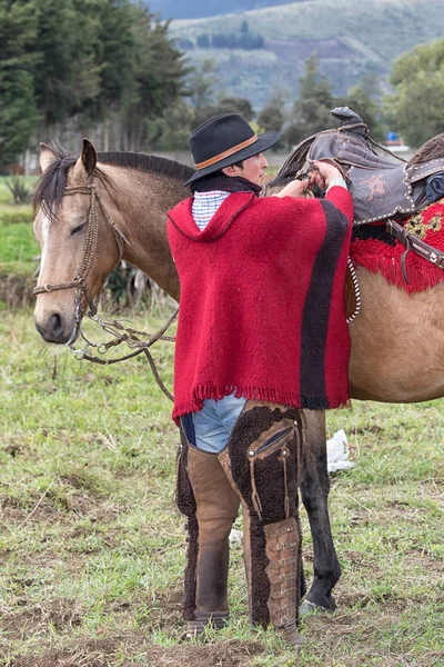 Cowboy with a horse in Ecuador — Stock Photo, Image