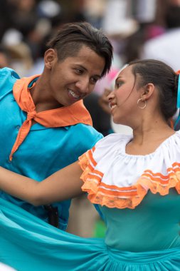 Ekvator koloni tarzı giyim dansçılar 