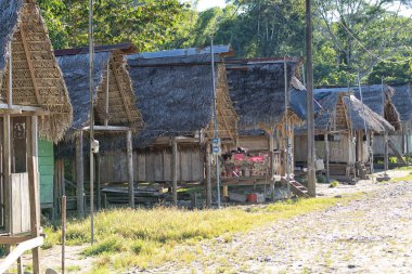 Amazon barakalarda küçük konut satırı 