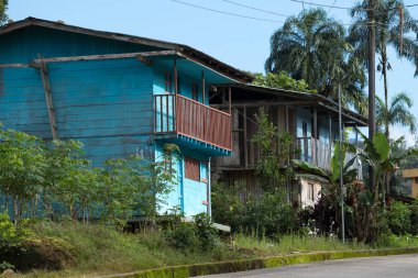 2 Haziran 2017 Jondachi, Ecuador: basit ahşap evler orman Amazon alanda