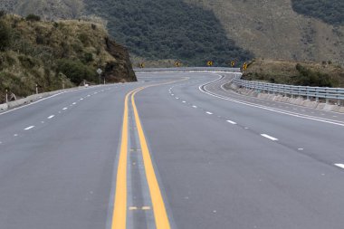 çok şeritli otoyol Ekvator Andes