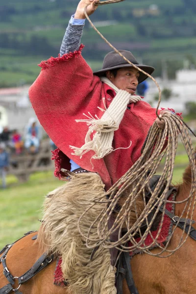 Vaquero en un rodeo rural en Ecuador — Foto de Stock