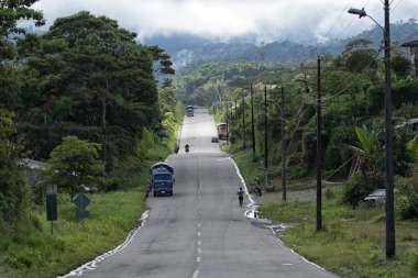Ekvador Amazon üzerinden yol 