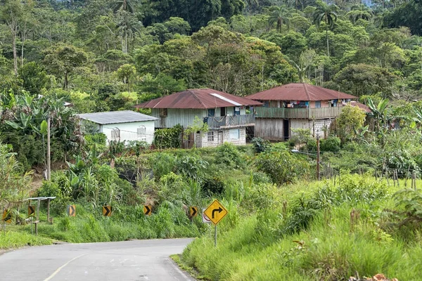 Typisch inheemse dorp in Ecuador — Stockfoto