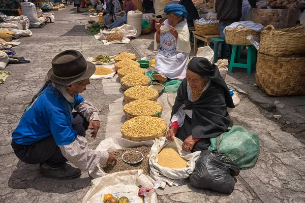 Ринок в Otavalo, Еквадор — стокове фото