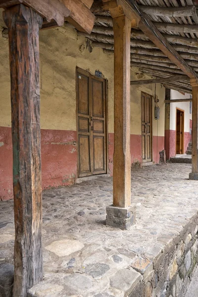 Rustic colonial house in Vilcabamba, Ecuador: — Stock Photo, Image