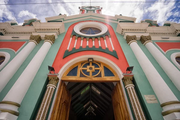 Março 2017 Vilcabamba Equador Fachada Igreja Colorida Popular Cidade Destino — Fotografia de Stock