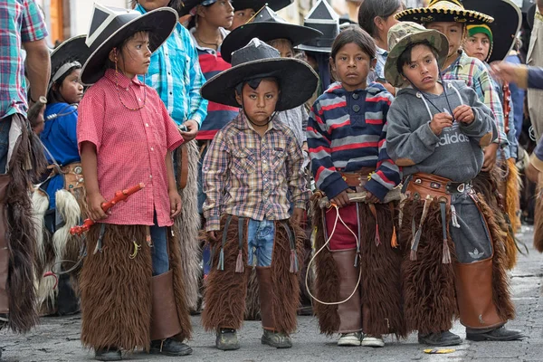 Crianças na celebração Inti Raymi em Cotacachi, Equador — Fotografia de Stock