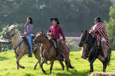 Kovboylar Ekvator sırtında 