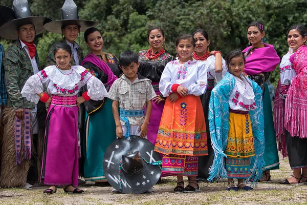 Danseurs autochtones en Équateur — Photo