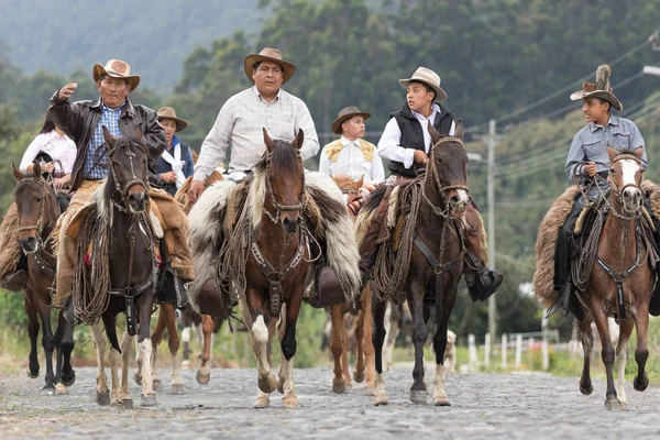 Cowboys på hästryggen i Ecuador — Stockfoto