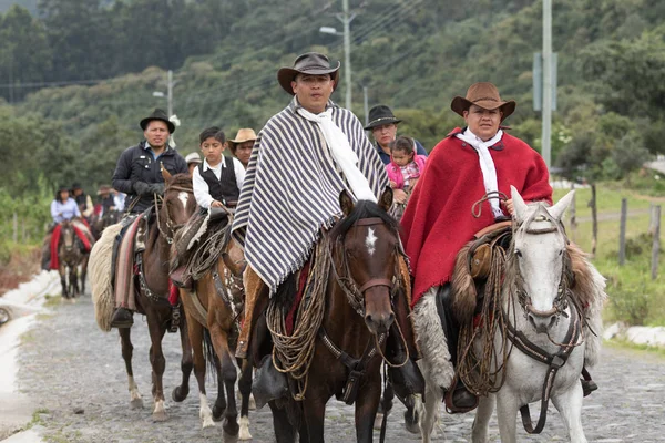 Vaqueros a caballo en Ecuador — Foto de Stock