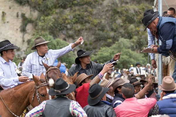 Cowboys at a rural rodeo in Ecuador — Stock Photo, Image