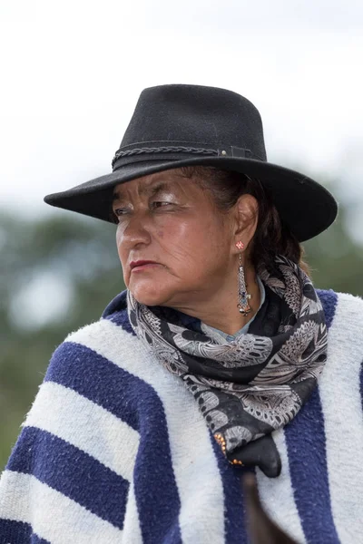 Maio 2017 Sangolqui Equador Cowboy Feminino Vestindo Poncho Tradicional Chapéu — Fotografia de Stock