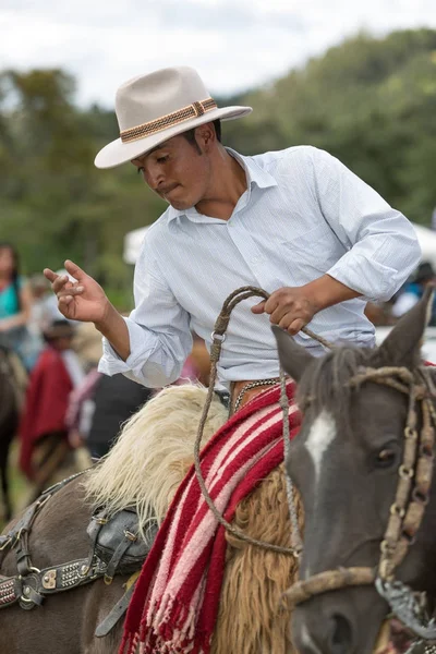 Mai 2017 Sangolqui Ecuador Cowboy Sattel Manövriert Sein Pferd Während — Stockfoto