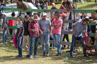 28 Mayıs 2017 Sangolqui, Ecuador: kırsal amatör rodeo quechua gençleri