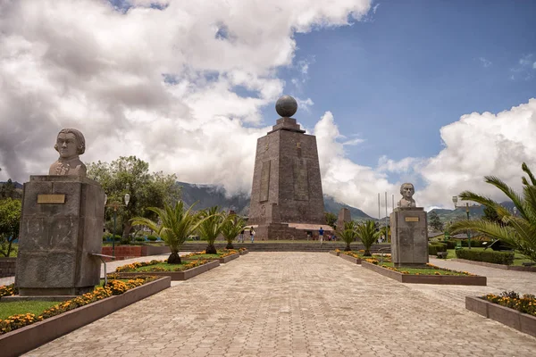 Mitad del Mundo Quito, Ekvador 'da