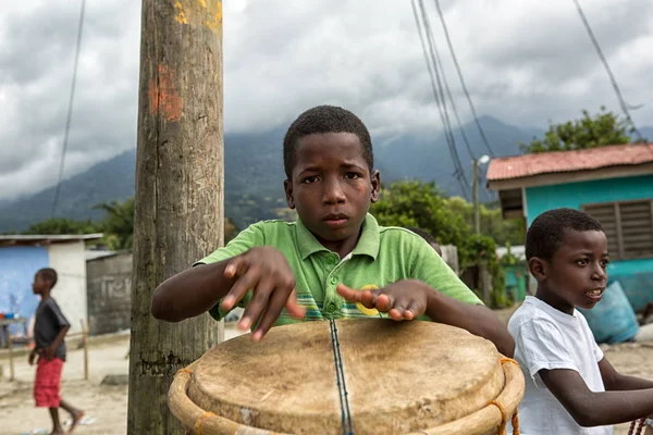 Гаріфуна барабанщик у самбо крик, Гондурас Стокове Фото