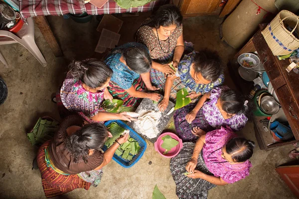 Mujeres mayas preparando comida — Foto de Stock