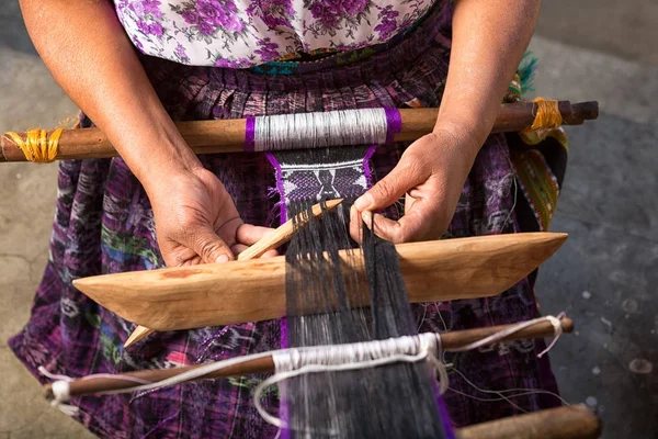 Tejido tradicional en Guatemala — Foto de Stock