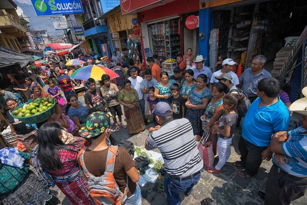 Субота ринку в Сан Педро-ла-Лагуна, Гватемала — стокове фото