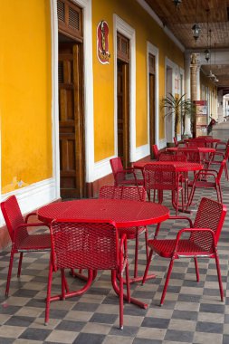 25 Nisan 2015 Granada, Nicaragua: davetkar Restoran patios sömürge binaları gölgesinde popüler ziyaretçi popüler turistik kentin ile