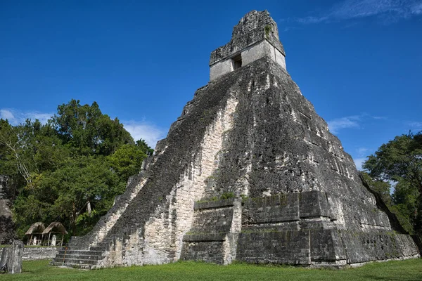 O templo do Grande Jaguar também conhecido como templo um em Tikal — Fotografia de Stock