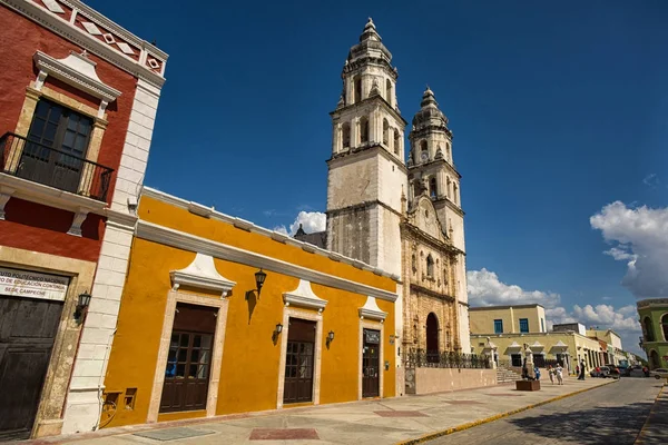 Colonial architecture in Campeche, Mexico — Stock Photo, Image