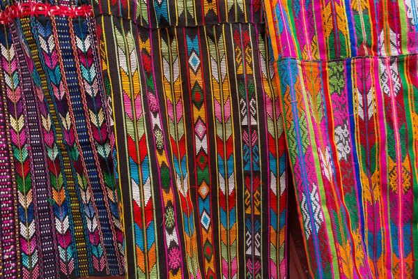 Textiles coloridos primer plano en San Miguel, Guatemala — Foto de Stock