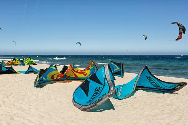 Vliegeren op het strand in Los Barriles, Mexico — Stockfoto