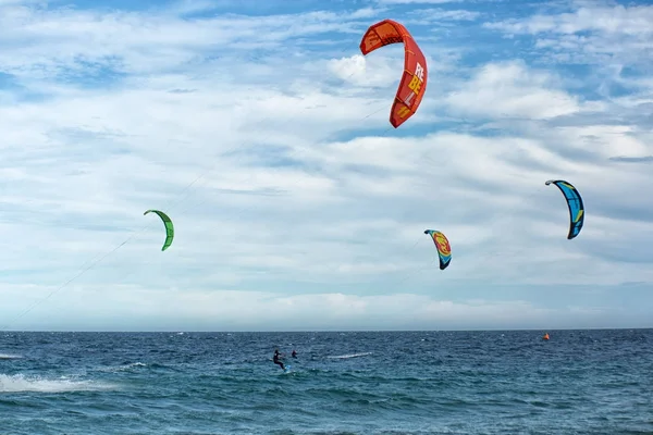 Kiteboarders on the sea in Mexico — Stock Photo, Image