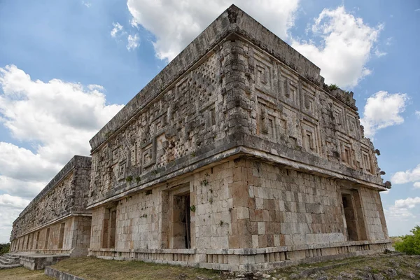 Le palais des gouvernants aux ruines d'Uxmal au Mexique — Photo