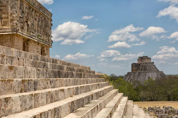 Detalhes arquitetônicos do palácio governadores em ruínas Uxmal México — Fotografia de Stock