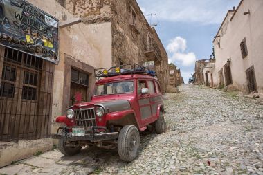 22 Mayıs 2014 gerçek de Catorce, Meksika: vintage all - arazi araçları çoğunlukla terk edilmiş gümüş maden kasabası çevresinde turistik turları için kullanılır