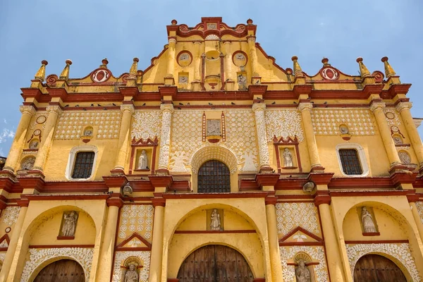 Catedral colonial en San Cristóbal de las Casas México — Foto de Stock