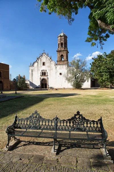O mosteiro de São Francisco em Tzintzuntzan México — Fotografia de Stock