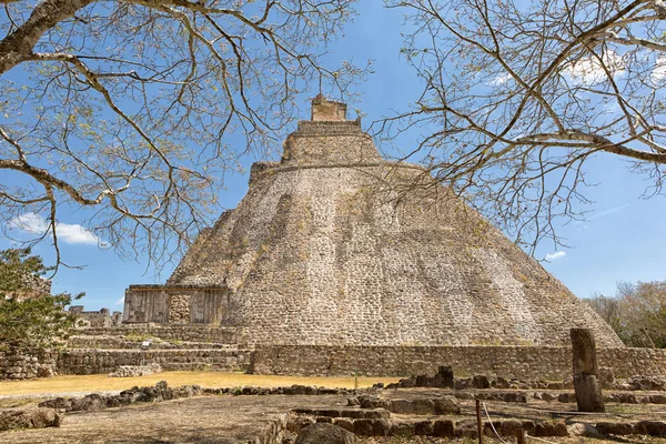 Pyramida na troskách Uxmal, Mexiko — Stock fotografie