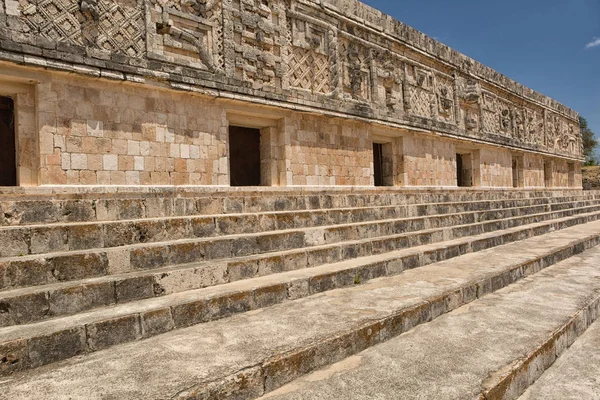 Богатая фасадная резьба в prehispanic города Uxmal, ЮНЕСКО — стоковое фото