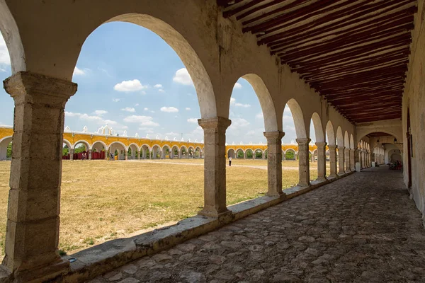 Монастир Izamal Мексики — стокове фото