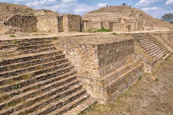 Monte Alban jest duży prekolumbijskich Zapotec wykopaliska archeologiczne — Zdjęcie stockowe