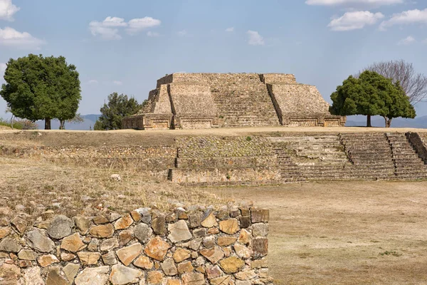 Monte Alban è un grande sito archeologico precolombiano Zapotec — Foto Stock