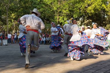 Oaxaca Meksika dansçıları 
